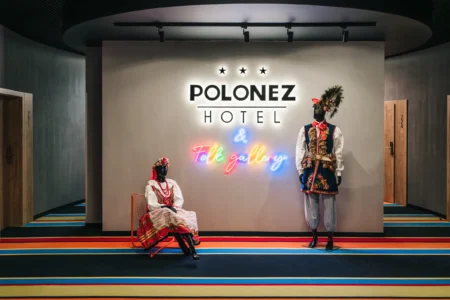 Hol główny Hotelu Polonez & Folk Gallery w Krakowie