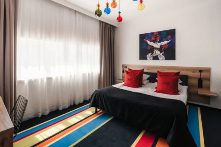 Sypialnia w rodzinnym pokoju Studio Hotelu Polonez